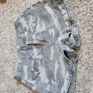 American eagle camo shorts